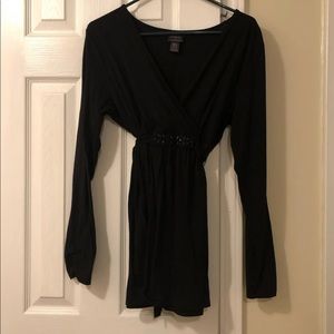 Long sleeved black maternity top